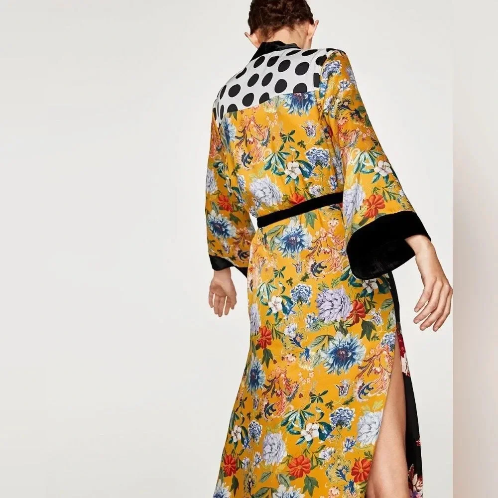 Floral Black Satin Robe - Picture 4 of 14